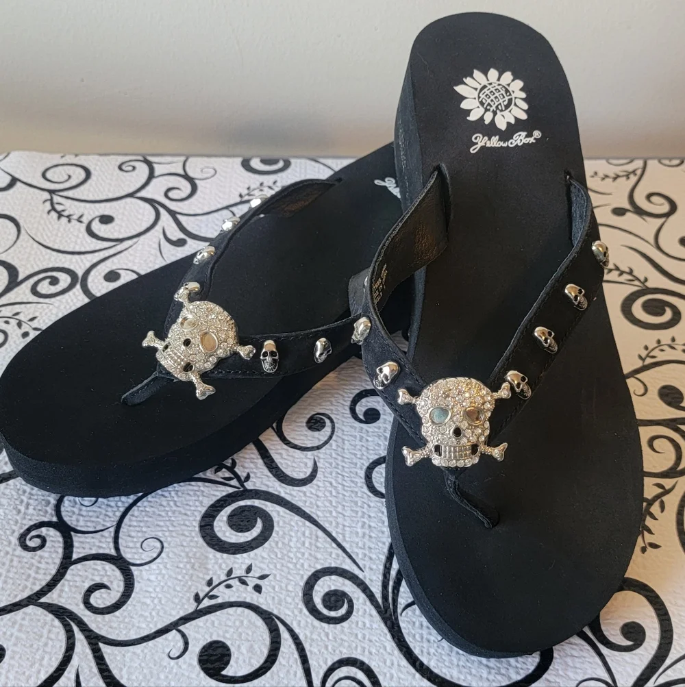 NWOT! RARE Vintage Skull Yellow Box Wedge Flip Flops Sandals Bling Size 9 Retro - Picture 3 of 11
